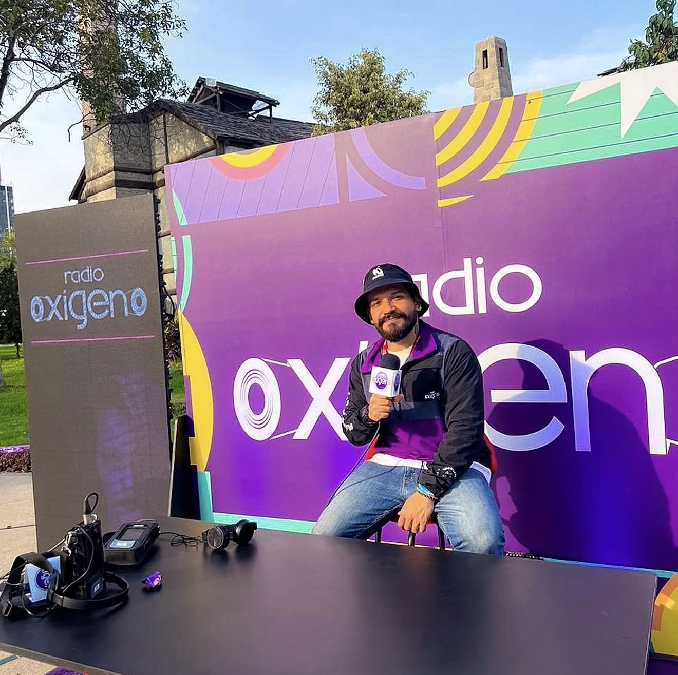 Yetro at a Radio Oxígeno outdoor broadcast
