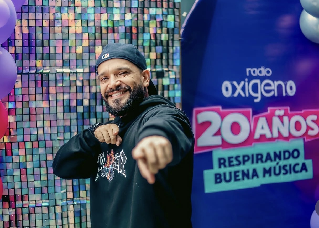 Yetro at a Radio Oxígeno anniversary event